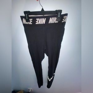 Nike leggings. Size small. DM for more photos. Willing to negotiate price🫶🏻